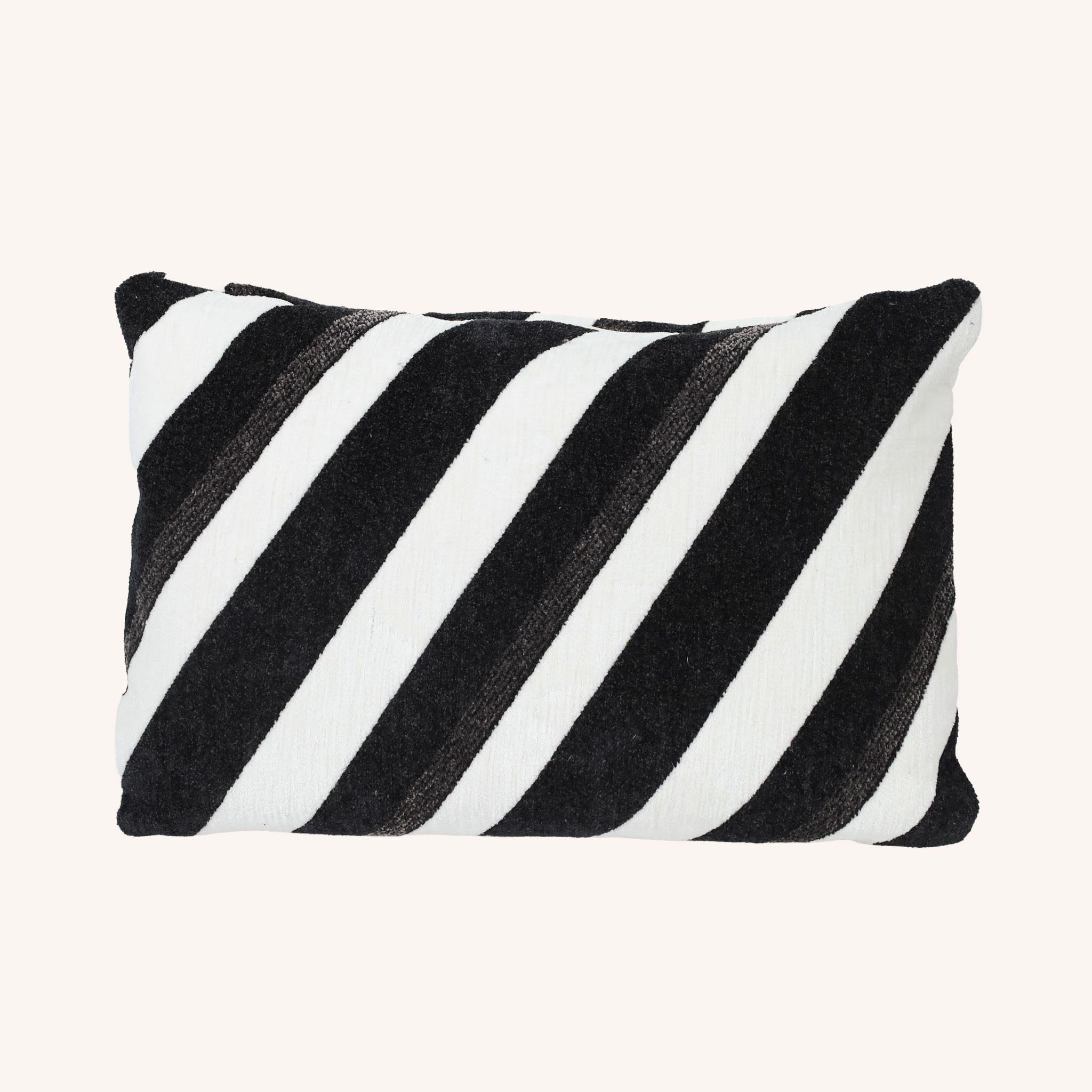 Cojín Rectangular Deondri - BLANCO NEGRO Y GRIS