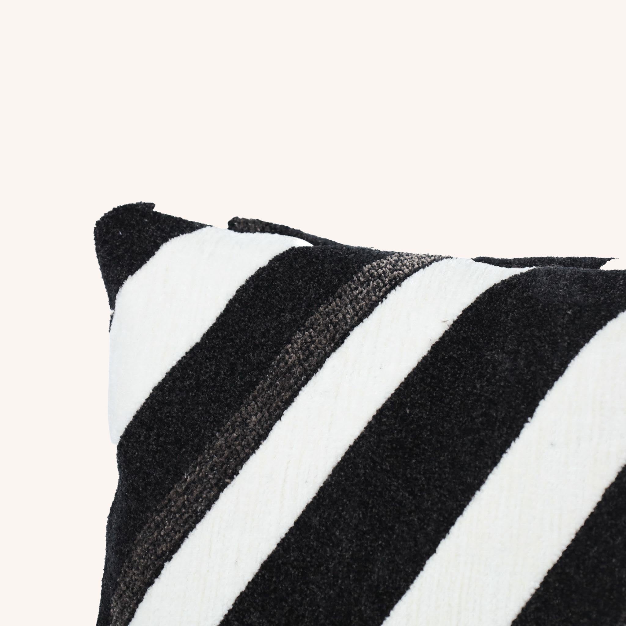 Cojín Rectangular Deondri - BLANCO NEGRO Y GRIS